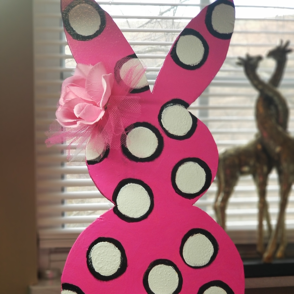 Pink standing bunny butt.